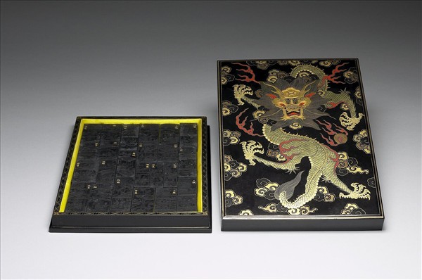 黑漆描金龍紋盒