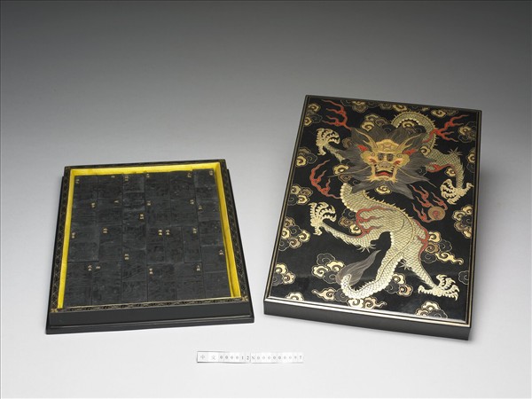 黑漆描金龍紋盒
