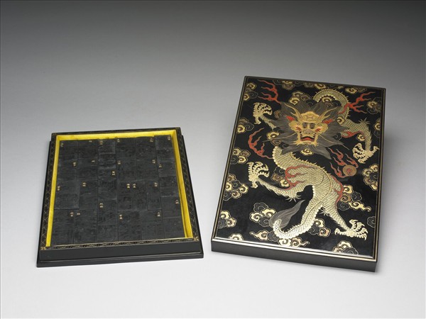 黑漆描金龍紋盒