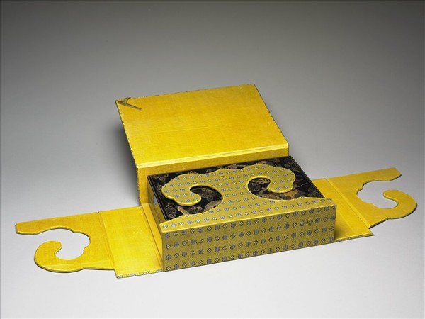 黃地萬壽紋錦函套