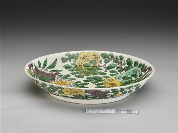 素三彩三多三果紋盤