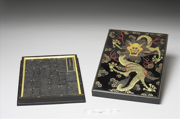 黑漆描金龍紋盒