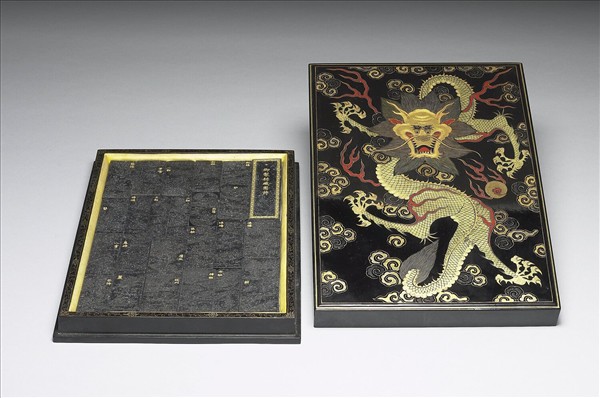 黑漆描金龍紋盒