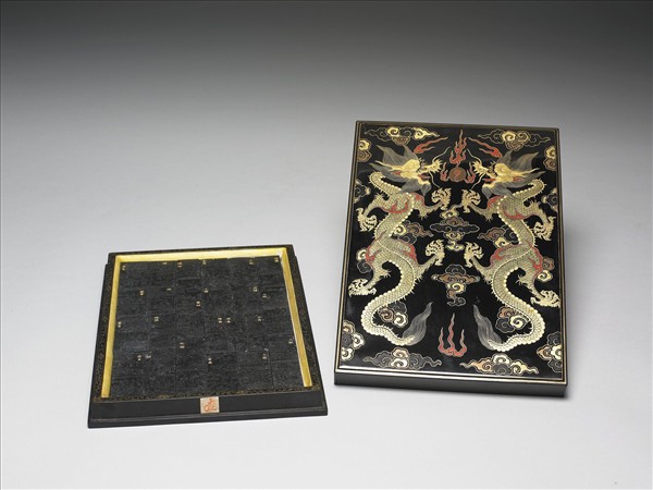 黑漆描金龍紋盒