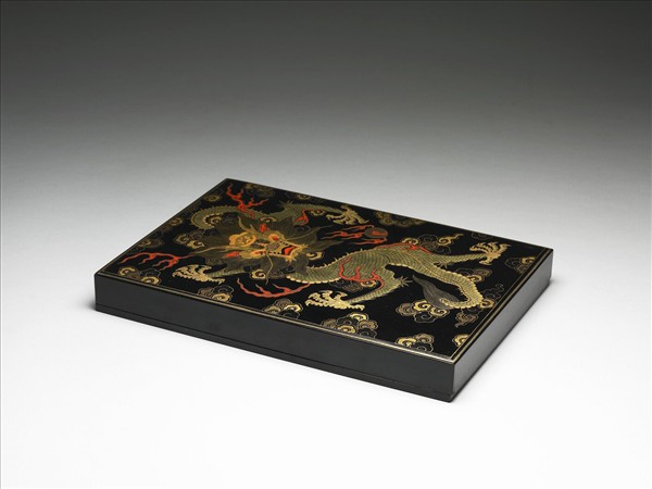 黑漆描金龍紋盒