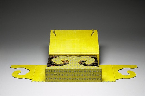 黃地萬壽紋錦函套