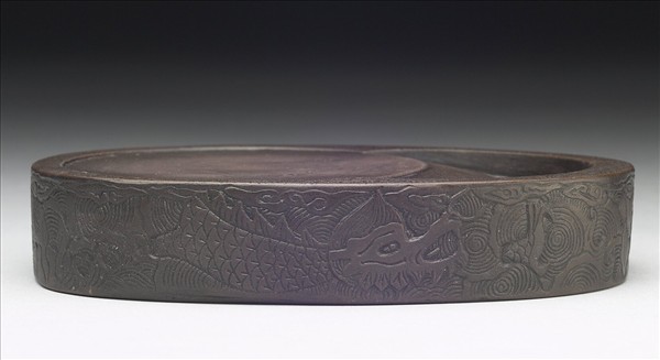 雲龍紋紫石橢圓硯