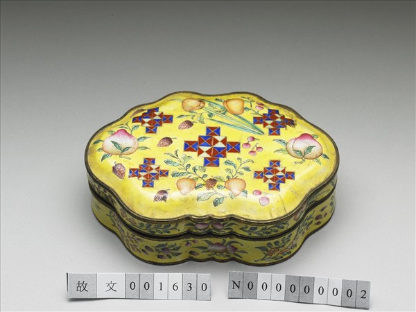 銅胎畫琺瑯黃地花果紋硯盒