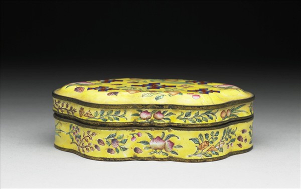 銅胎畫琺瑯黃地花果紋硯盒