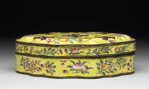 銅胎畫琺瑯黃地花果紋硯盒