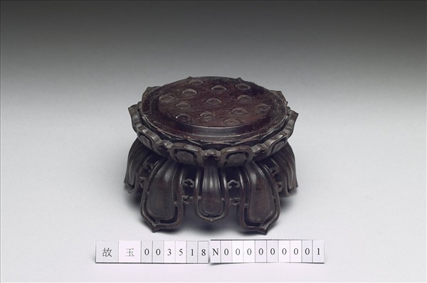 紫檀蓮蓬紋木座