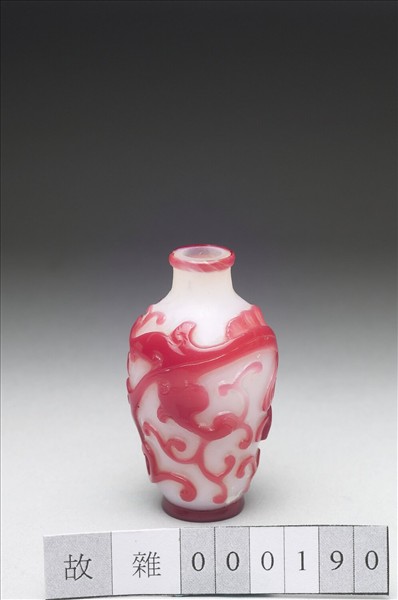 白套粉紅玻璃夔紋鼻煙壺