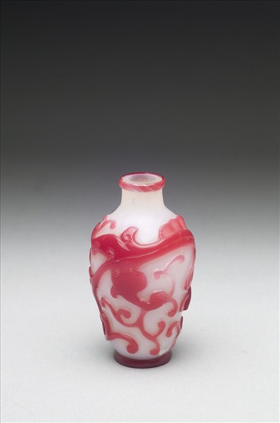 白套粉紅玻璃夔紋鼻煙壺