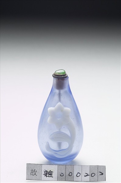 藍套白玻璃百合花鼻煙壺