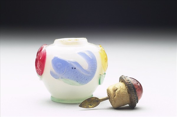 白套四色玻璃錦鯉鼻煙壺