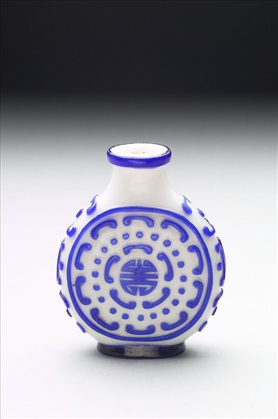 白套藍玻璃壽字鼻煙壺