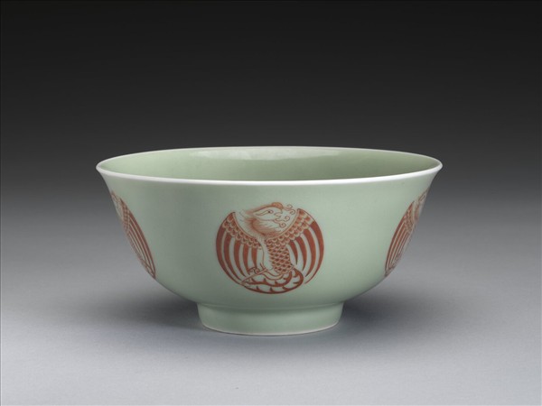 冬青釉裡紅團鳳紋碗