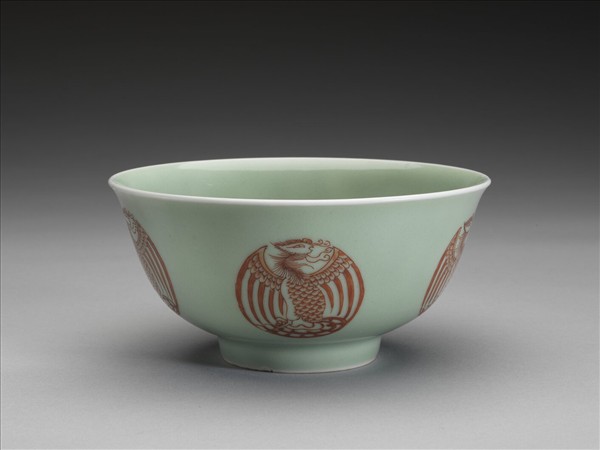 冬青釉裡紅團鳳紋碗
