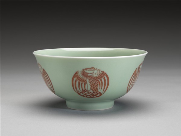 冬青釉裡紅團鳳紋碗