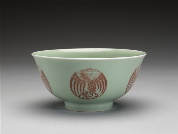 冬青釉裡紅團鳳紋碗
