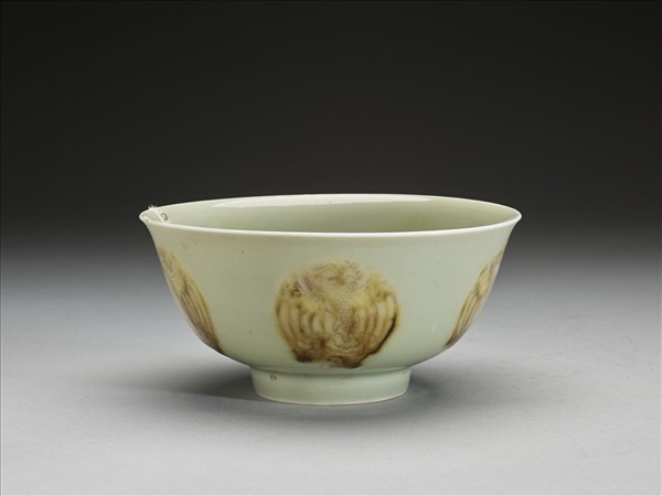 冬青釉裡紅團鳳紋碗