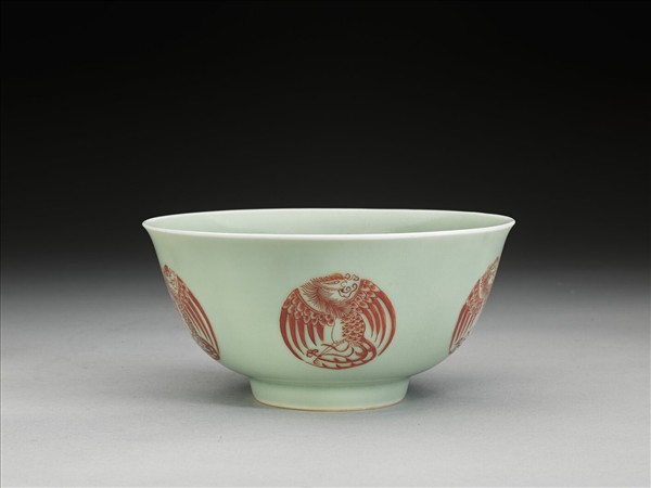 冬青釉裡紅團鳳紋碗