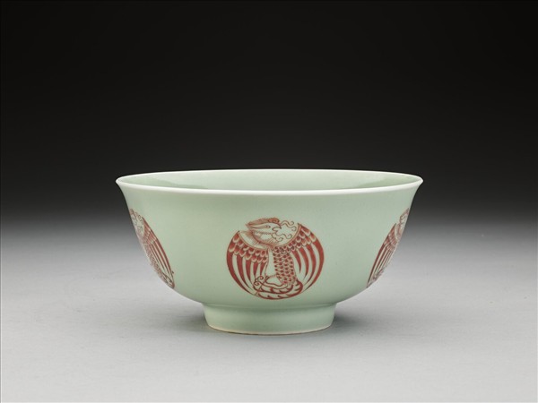 冬青釉裡紅團鳳紋碗
