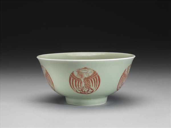 冬青釉裡紅團鳳紋碗