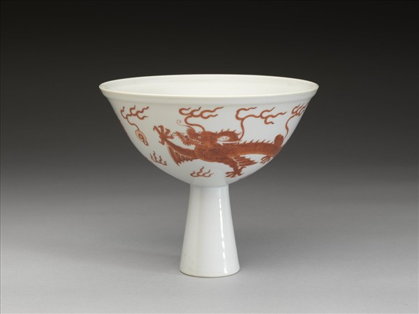 描紅龍紋高足碗