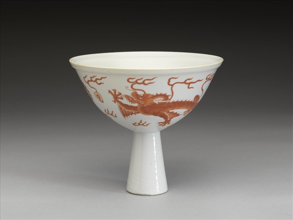 描紅龍紋高足碗