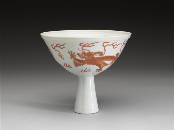 描紅龍紋高足碗