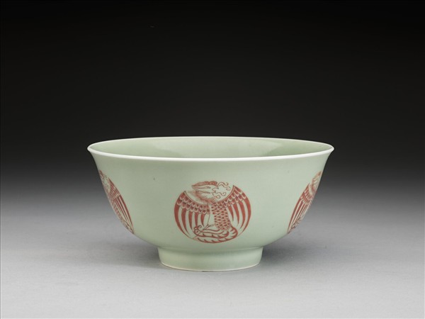冬青釉裡紅團鳳紋碗