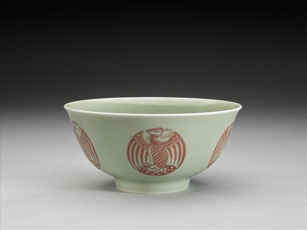 冬青釉裡紅團鳳紋碗