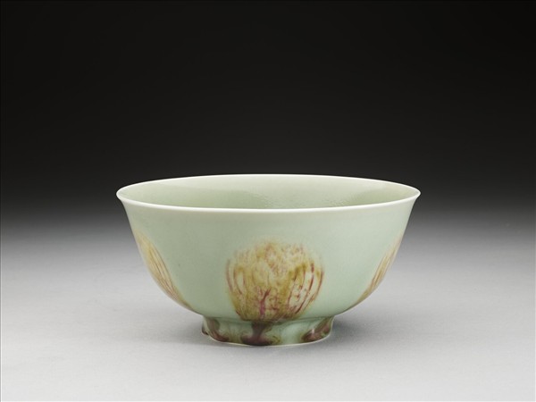 冬青釉裡紅團鳳紋碗