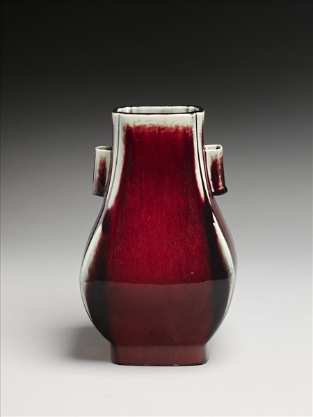 紅釉貫耳瓶
