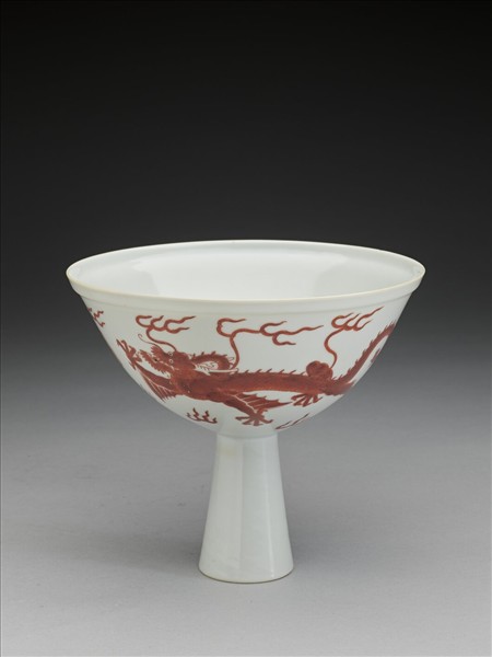 描紅龍紋高足碗