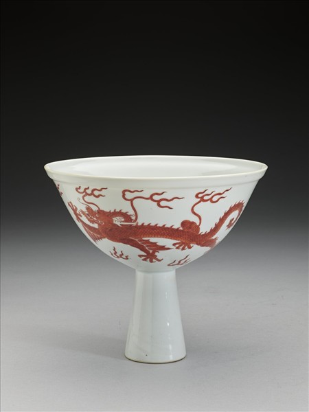 描紅龍紋高足碗