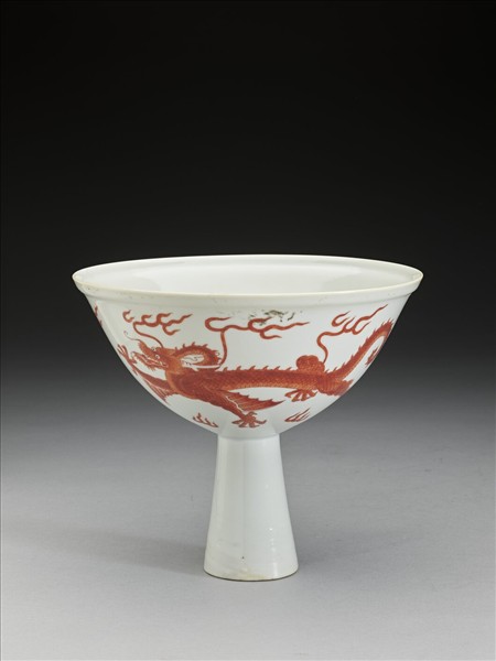 描紅龍紋高足碗