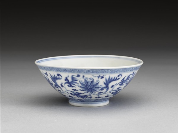 青花纏枝番蓮紋杯