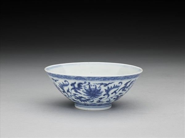 青花纏枝番蓮紋杯