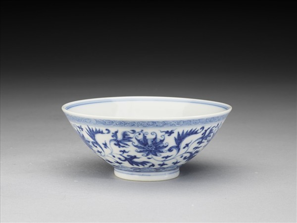 青花纏枝番蓮紋杯