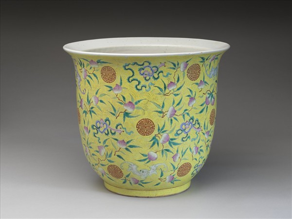 粉彩黃地福壽紋花盆