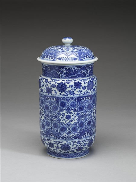 青花波濤番蓮紋蓋罐