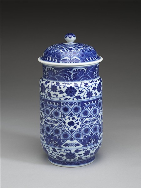 青花波濤番蓮紋蓋罐