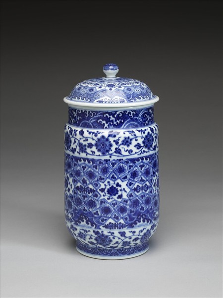 青花波濤番蓮紋蓋罐