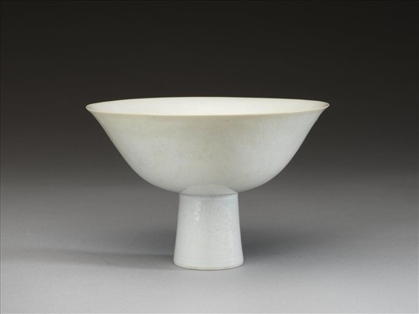 白瓷暗花高足碗