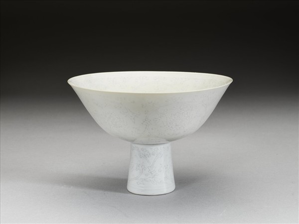 白瓷暗花高足碗