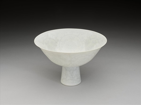 白瓷暗花高足碗