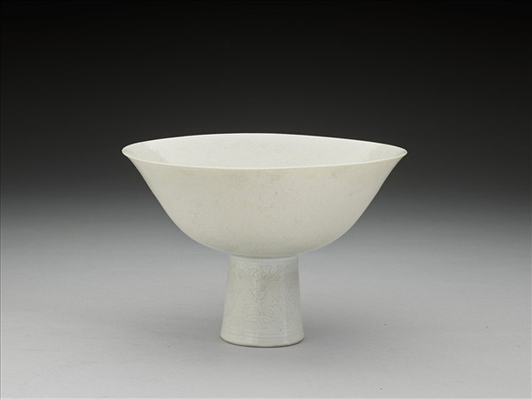 白瓷暗花高足碗