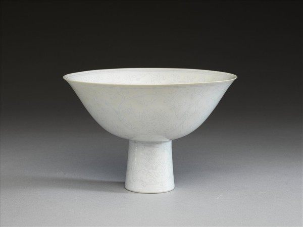 白瓷暗花高足碗